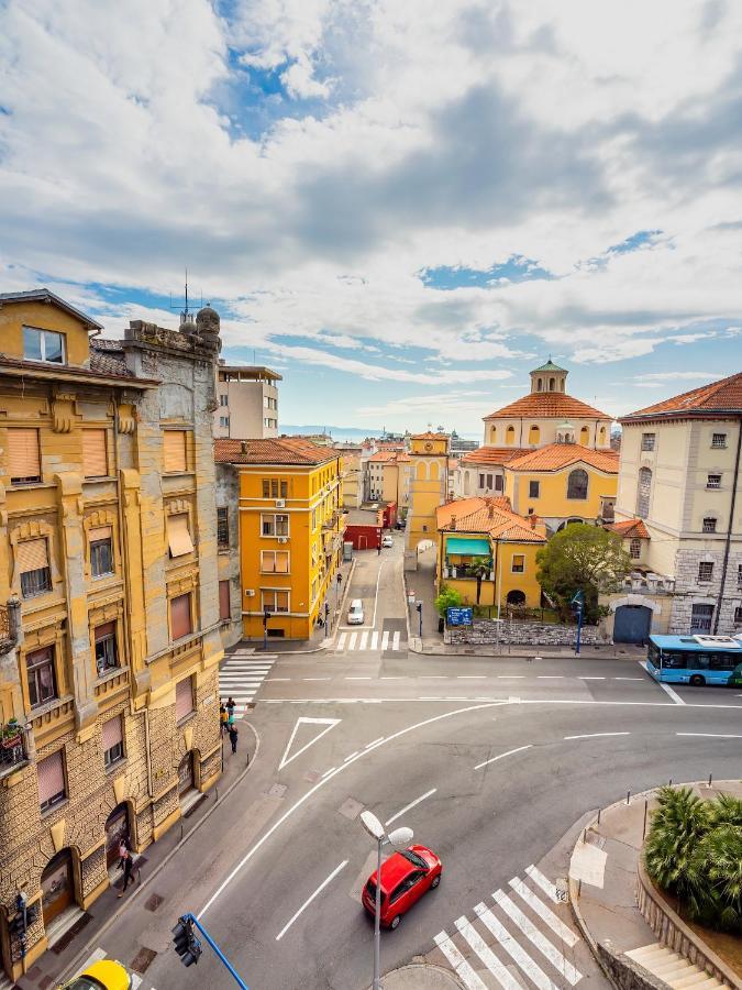 Grand Apartment In Strict Center Of Rijeka Exteriör bild