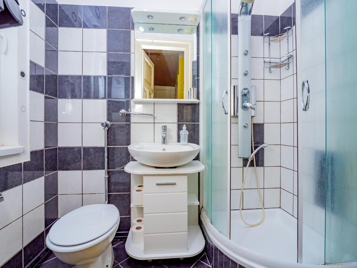 Grand Apartment In Strict Center Of Rijeka Exteriör bild
