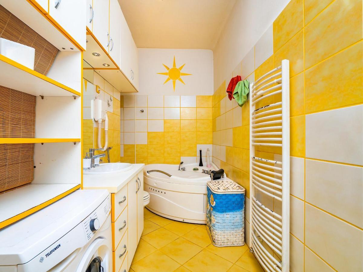 Grand Apartment In Strict Center Of Rijeka Exteriör bild