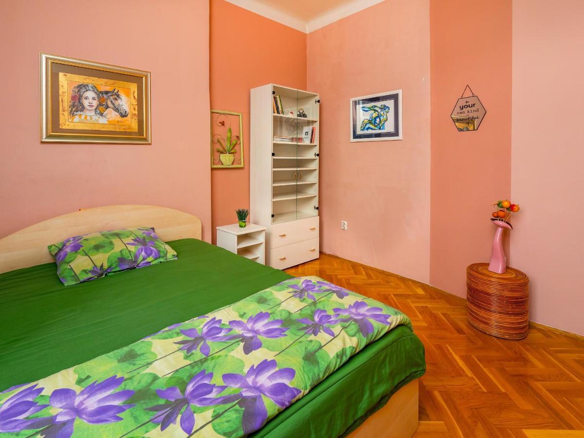 Grand Apartment In Strict Center Of Rijeka Exteriör bild